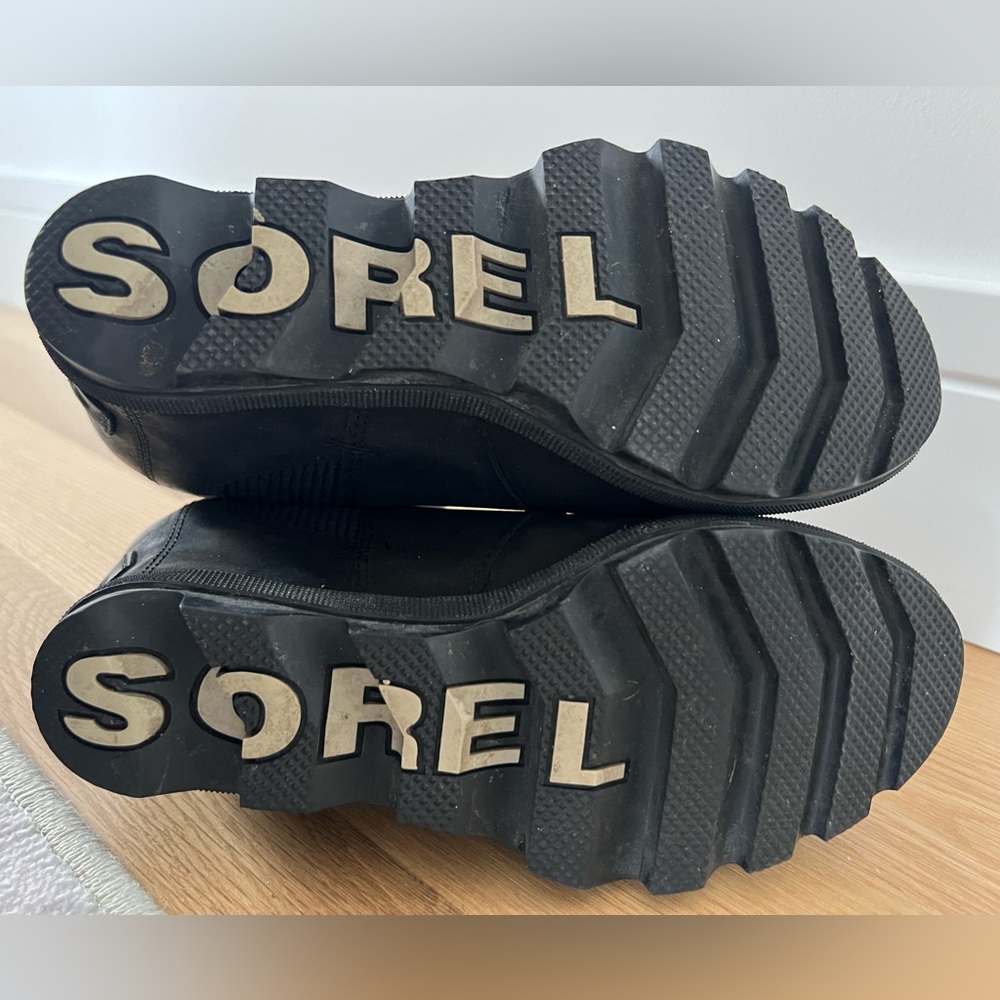 Like New Sorel Black Ankle Wedge Booties - Picture 5 of 6